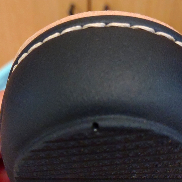 NWOT Clark's SZ 10W Sandals Gold Sparkle w/ Blemish. - Picture 8 of 9